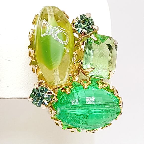 Vintage Green Glass Clip Earrings, Cupcake Setting, Mid-Century Jewelry - Picture 4 of 10